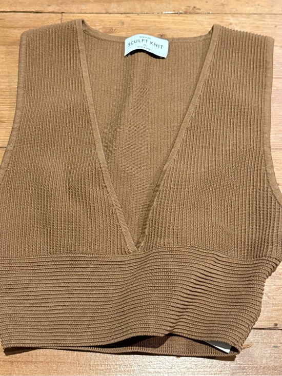 Babaton Tops - Babaton Sculpt Knit Ribbed Tank — Camel
